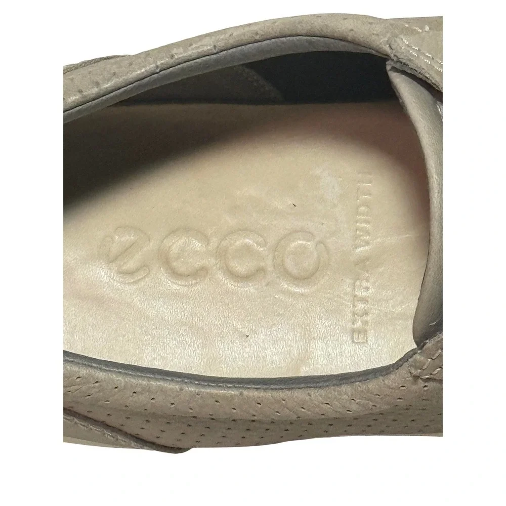 ECCO Soft 7 Womans Extra Wide Grey Leather Perforated Lace Up Sneakers Size 11.5